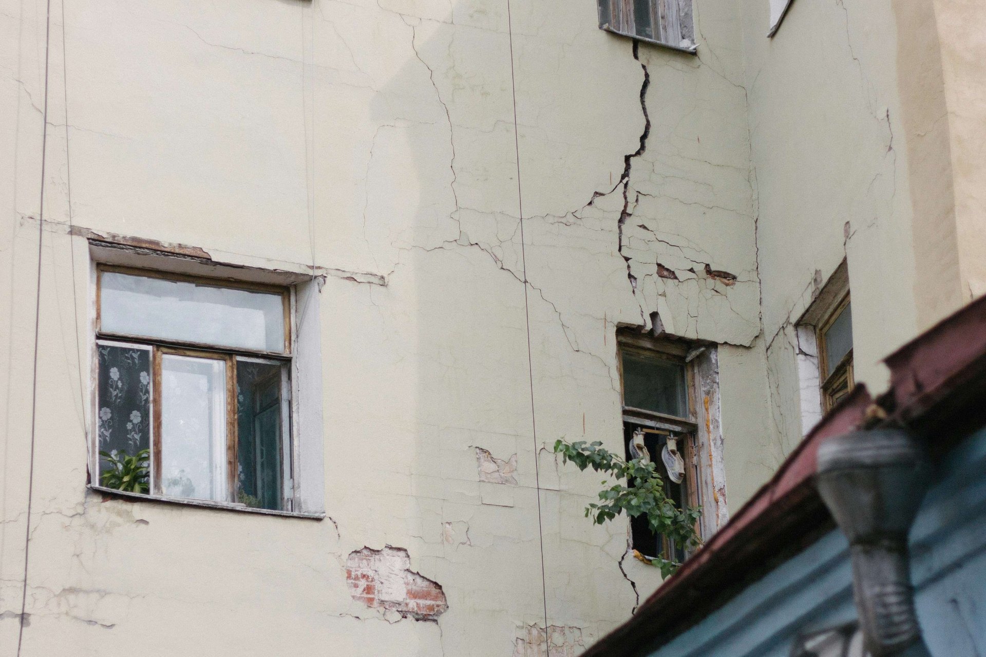 Concrete crack monitoring